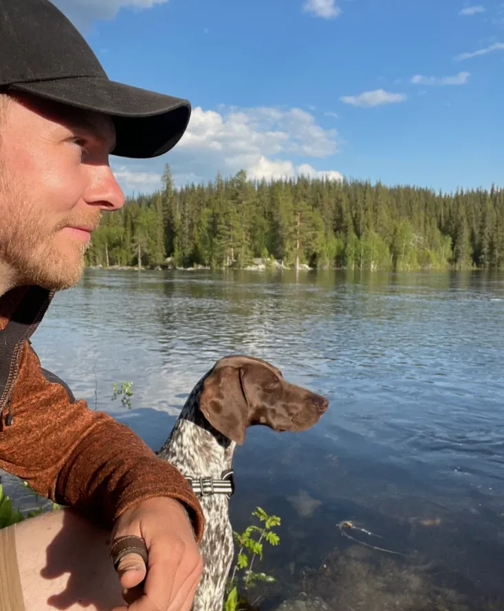 Ich und meine Hündin Maya in Schweden